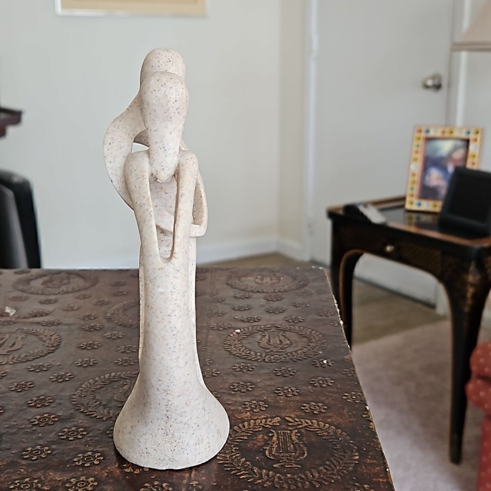 NWOT Modern sandstone resin lovers figurine - Picture 4 of 6